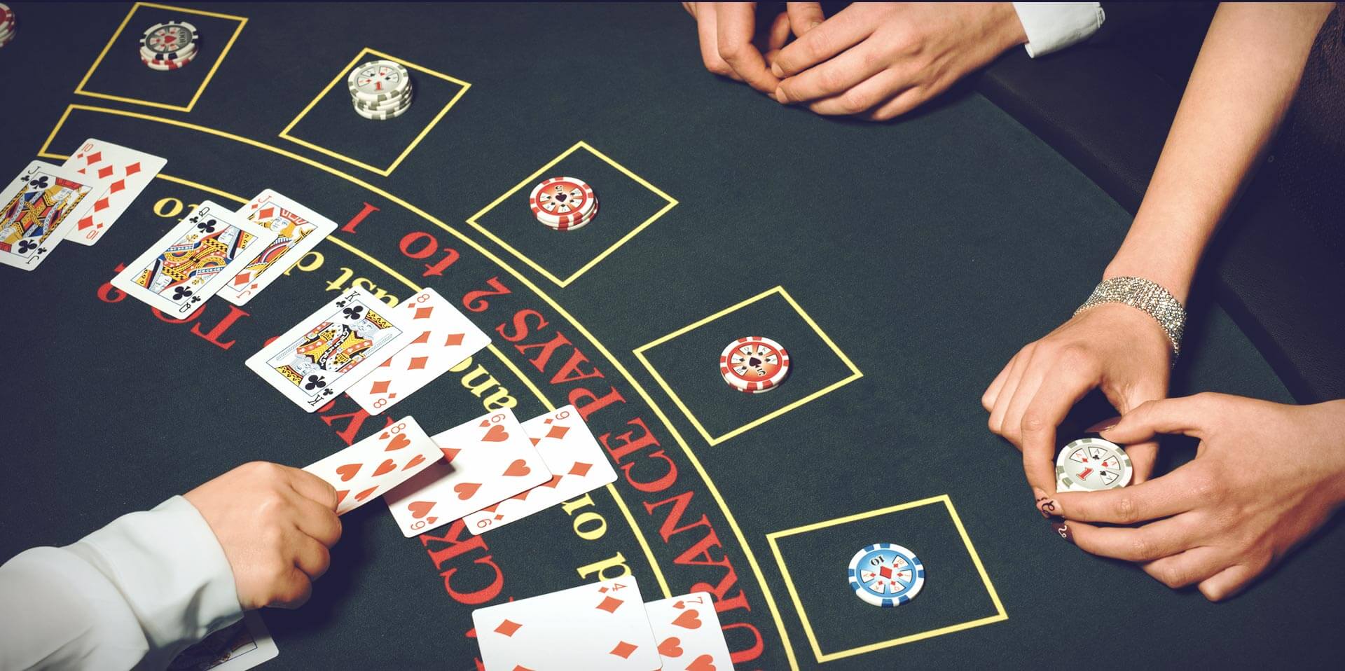 Poker VS Blackjack?: quel est le meilleur jeu d?argent dans un casino en ligne?!
